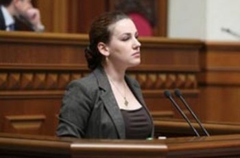 Леся Оробець: Табачник руйнує імідж Януковича