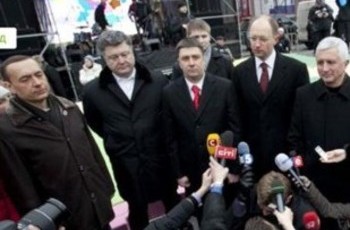 «Любі друзі» «облюбовывают» Яценюка