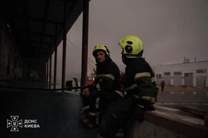 Рятувальники ліквідовують наслідків масованої ворожої атаки