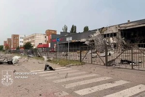 Наслідки удару РФ по сортувальному центру «Нової пошти»
