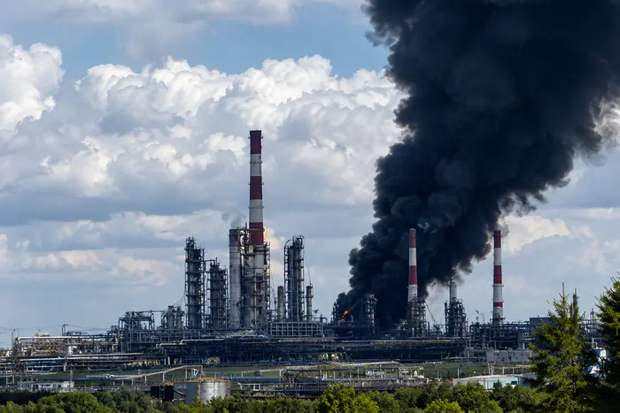Дрони атакували один із найбільших нафтопереробних комплексів Росії