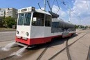 У Києві спецтрамваї рятують колії від деформації під час спеки (фото)
