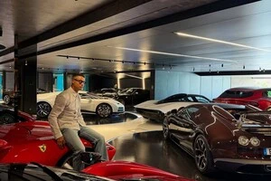Роналду показав вражаючу колекцію спорткарів