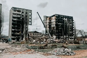 Демонтаж зруйнованого росіянами будинку у Бородянці 