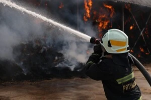 Дрони РФ вдарили по Дніпропетровщині: пошкоджено АЗС і зернові склади
