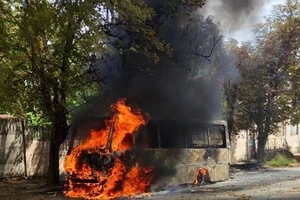 Вогонь охопив автобус у Нікополі
