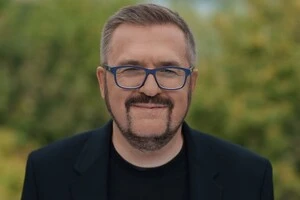 Пономарьов заінтригував шанувальників, натякнувши, про що ж буде його роман