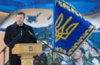 Президент України у перший рік правління обирає авторитарний курс