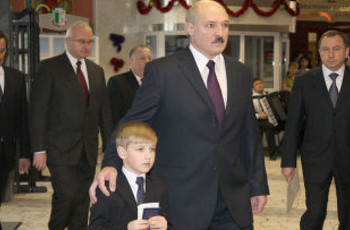 Жизнь с отцом: необычное детство Коли Лукашенко