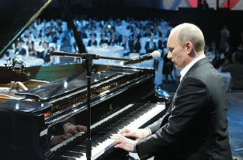 Благотворительное выступление с пением Путина оказалось неудачным