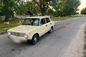 50-річний керманич автомобіля ВАЗ зіткнувся з неповнолітнім велосипедистом