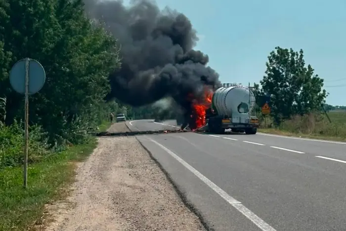 РФ вдарила по автоцистерні з олією на Одещині: є загиблі та постраждалі
