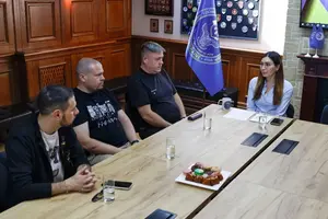 Лора Лумер поспілкувалася зі звільненими з російського полону українськими військовослужбовцями