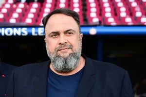 Власника «Ноттінгема» Євангелоса Марінакіса звинуватили у шантажі одного з футболістів своєї команди