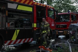На місце падіння уламків уже прямують усі екстрені служби міста