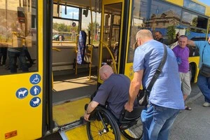 Для отримання допомоги або внесення до списків мешканцям варто заздалегідь звернутися до відповідної установи