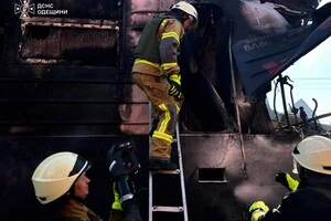 Рятувальники продовжують працювати на місці спільно з іншими службами