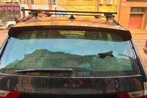 Пошкоджене скло в автівці