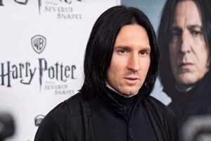 Легендарний аргентинський форвард Ліонель Мессі авторами відео зображений в образі Северуса Снейпа