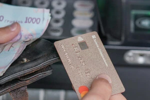 У деяких випадках кошти списуються з карток, однак платежі не проходять