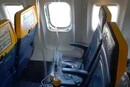 Пасажира літака Ryanair затягло у вікно, інцидент перевіряють