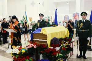 Труна з прахом полковника Євгена Коновальця в Патріаршому соборі Воскресіння