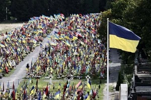 Кожен стяг на могилі – це чиясь недожита біографія