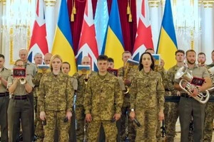 Оркестр Королівської морської піхоти Великої Британії та Зразково-показовий оркестр ЗСУ заспівали разом