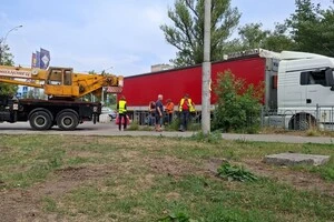 На Теремках з'явилася важка будівельна техніка