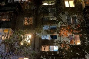 Пошкоджений багатоповерховий будинок у Запоріжжі
