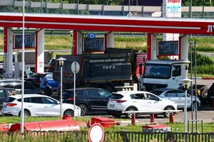 Черга на АЗС у Калінінграді в червні 2026 року