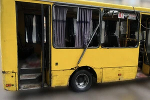 Окупанти вдарили дроном по маршрутці в Херсоні