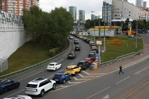 Паливна криза знову дісталася Москви. АЗС обмежили продаж бензину