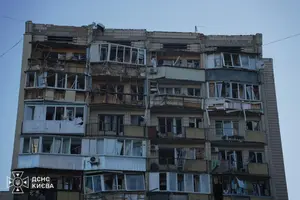 Рятувальники ліквідовують наслідки атаки у Святошинському, Солом’янському та Дарницькому районах
