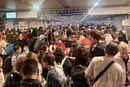 «Усі товклися на вході»: на вокзалі в Києві через тривогу та тисняву виник затор в укритті