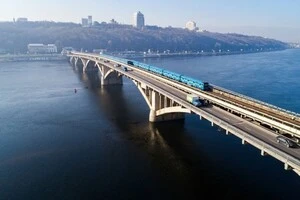 Фахівці ремонтуватимуть ділянку мосту в напрямку з правого на лівий берег річки Дніпро