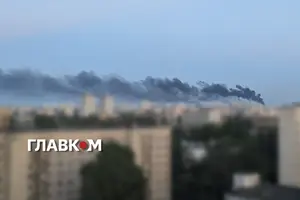 Уламки БпЛА впали на бізнес-центр у Києві