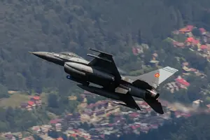 У Румунії підняли два F-16, один із них знищив ціль гарматним вогнем – уперше їх авіація застосувала це проти морської цілі