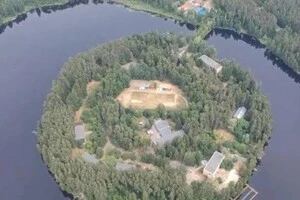 Росія сховала комплекс біолабораторій на острові Лісій
