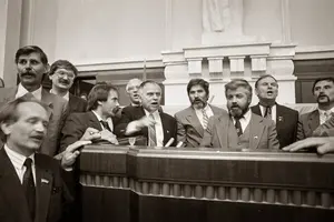 «Батьки Незалежності» України співають гімн, 24 серпня 1991 року