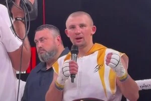 У професійному боксі Олександр Хижняк дебютував у 2026 році