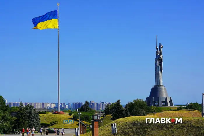 35 років незалежності поставили українців перед складним вибором – Bloomberg