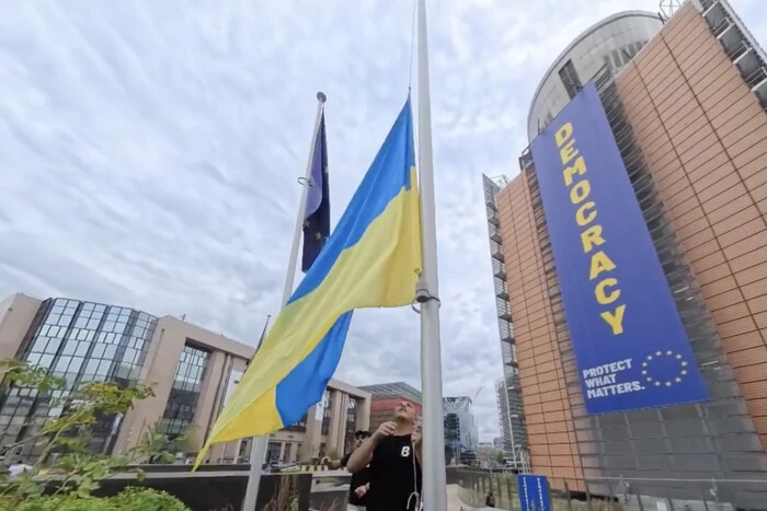 Український прапор замайорів у самому серці Європейського Союзу (відео)
