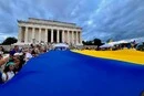 У центрі Вашингтона замайорів величезний прапор України (фото)