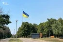 Росіяни намагаються знищити прапор, який майорить над Краматорськом