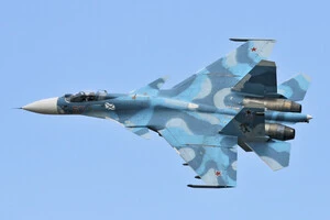 Су-33 є морською модифікацією винищувача Су-27