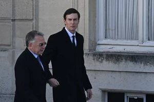 Спецпредставники президента США відклали візит до України