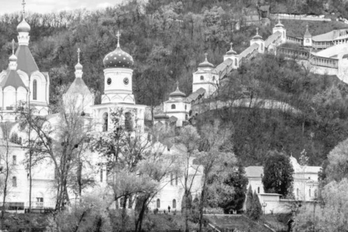У Святогірській лаврі вбито монаха, ще двох поранено