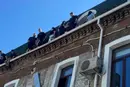 Офісники стрибали з даху: силовики накрили шахрайський кол-центр (фото)