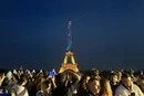 Ейфелева вежа у Парижі засяяла жовто-синіми кольорами до Дня Незалежності України